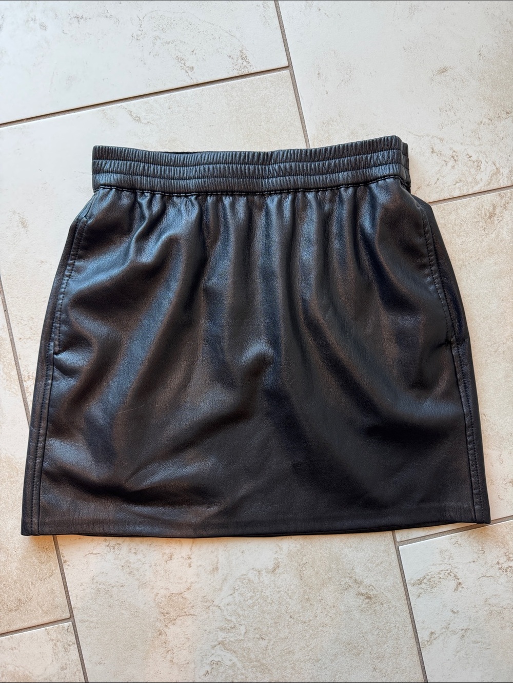 Aritzia - Babaton Black Faux Leather Mini Skirt 2XS like new